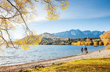 Walk around Lake Wakatipu in Queenstown Walk around Lake Wakatipu in Queenstown